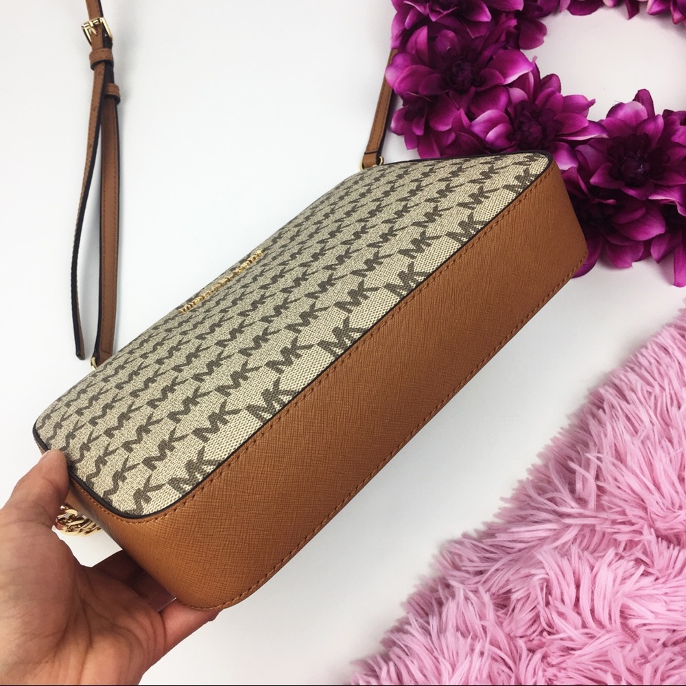SALE Brand New Michael Kors LG EW Crossbody - Picture 2 of 7